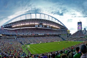 九游App下载-王者归来！字母哥复出首战惊险取胜，三分暴扣引爆全场，TES球迷陷入疯狂